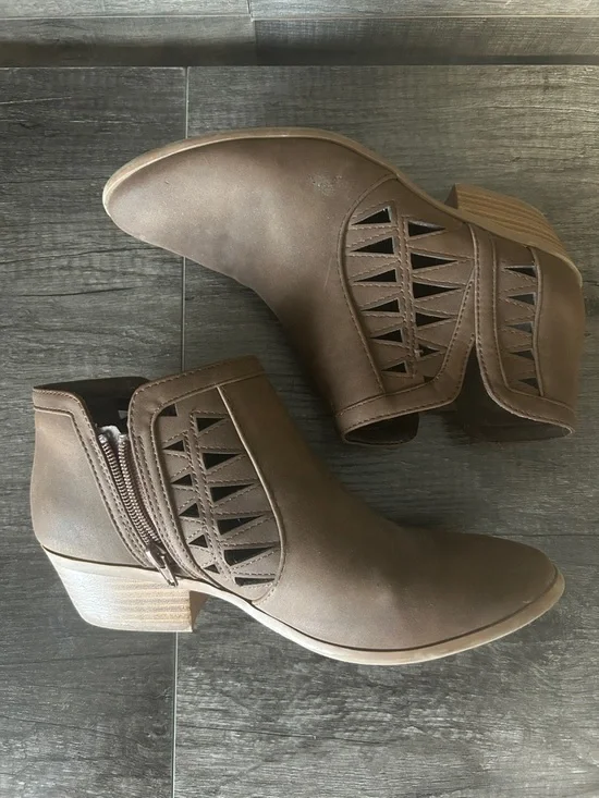 Women's Tan Side-Cut Ankle Boots - Picture 6 of 8